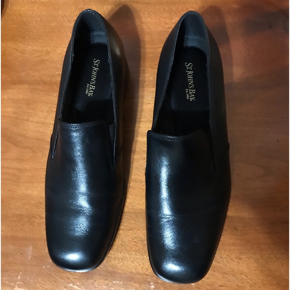 BLACK BOOTS